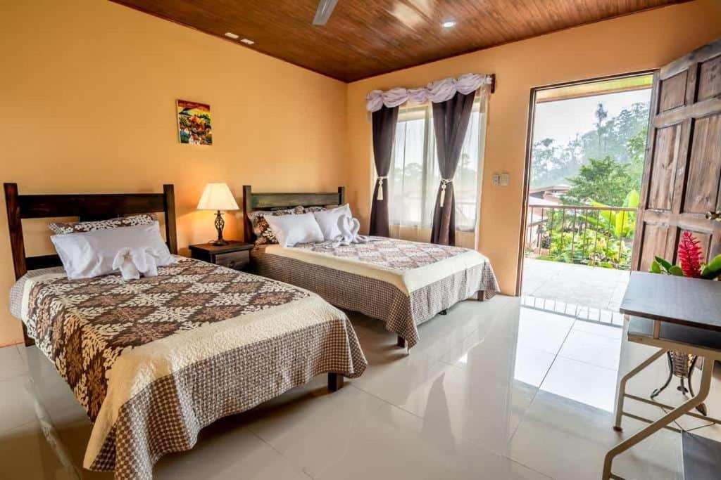 Aunty Arenal Lodge ラ・フォルトゥナ エクステリア 写真