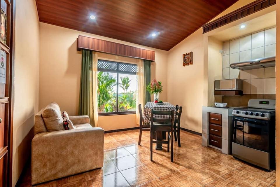 Aunty Arenal Lodge ラ・フォルトゥナ エクステリア 写真